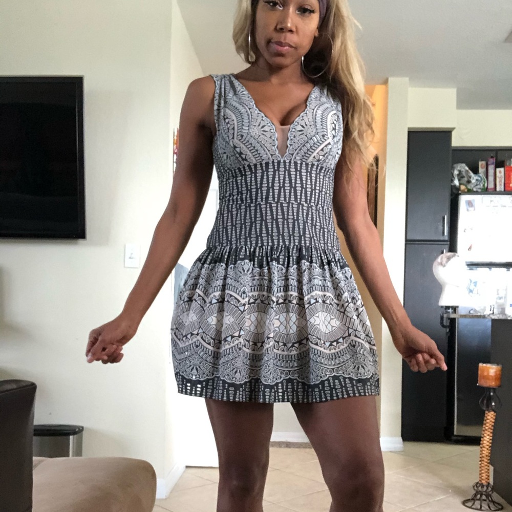 Bcbgmaxazria sundress size 4 WATCH VIDEO